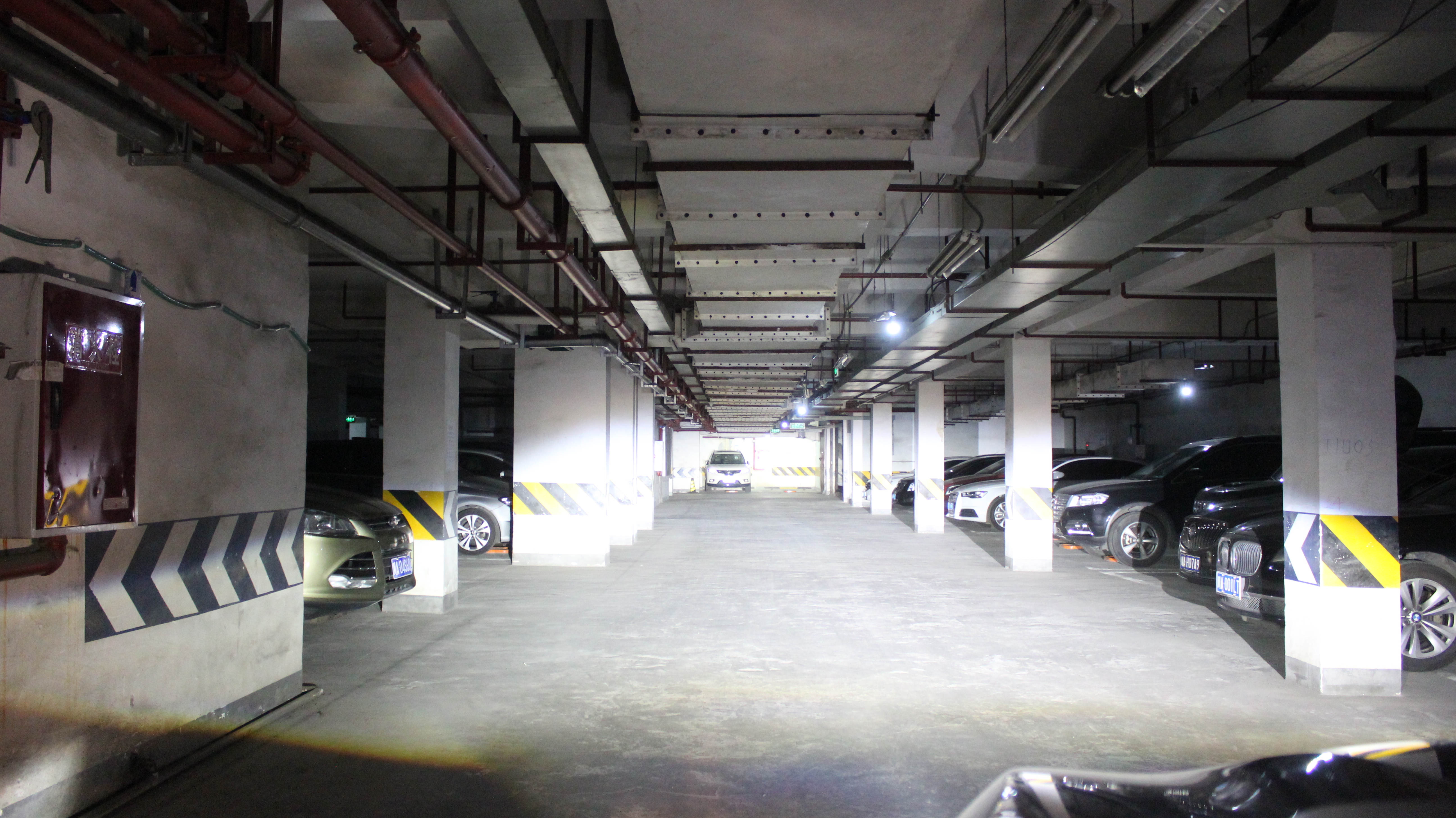 4008車燈改裝LED雙光透鏡遠(yuǎn)光效果實拍